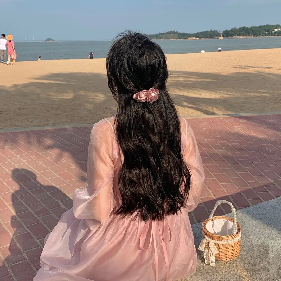 燃烧的月亮海报